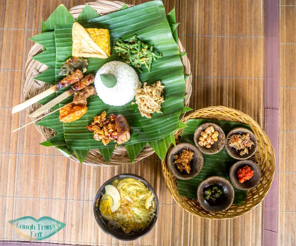 lunch-balinese-experience-shanti-toya-ashram-bali-indonesia-laugh-travel-eat