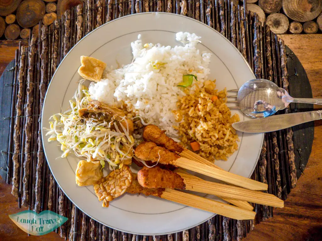 food-at-billys-lake-view-restaurant-bedugul-bali-indonesia-laugh-travel-eat