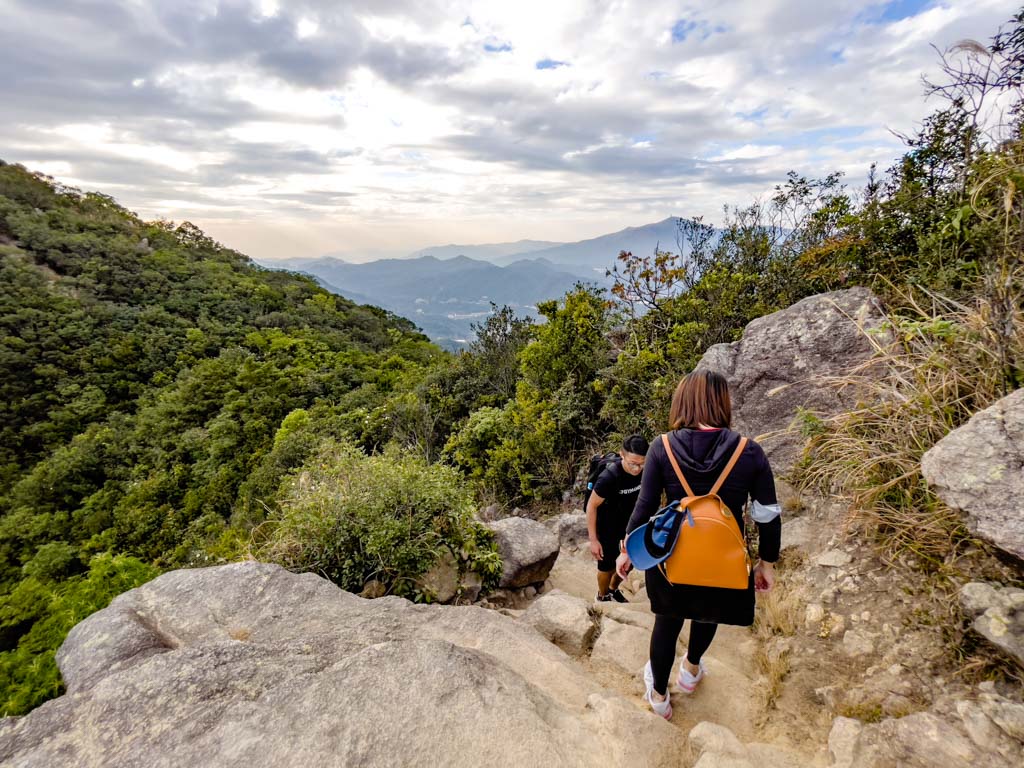 lion rock peak to lion rock head shatin pass road up lion rock hike hong kong - laugh travel eat