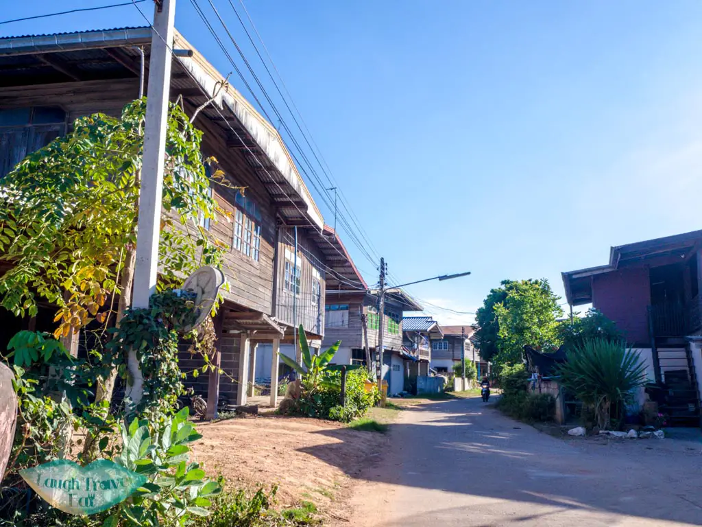 Ban-Nong-San-sakon-nakhon-thailand-laugh-travel-eat