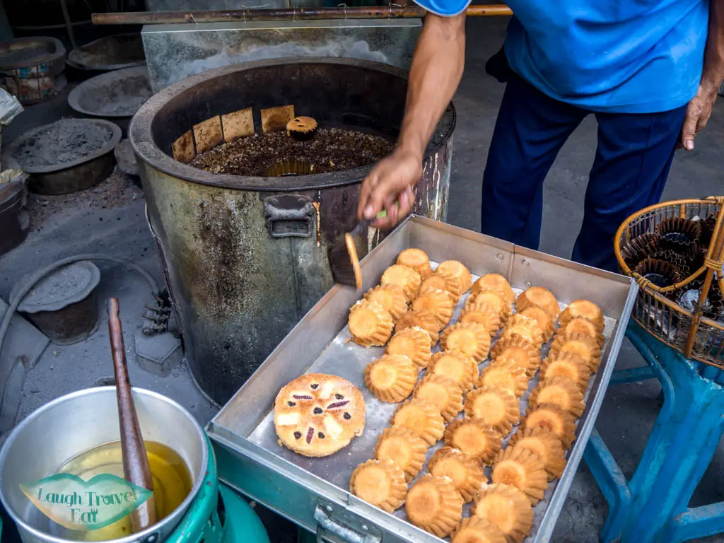 Farang-Kudeejeen-bangkok-thailand-laugh-travel-eat