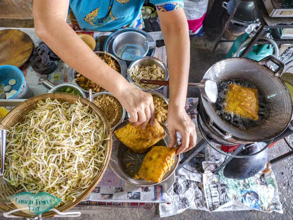 Kanom Bueang Yuan Nang Loeng Market bangkok thailand - laugh travel eat-2
