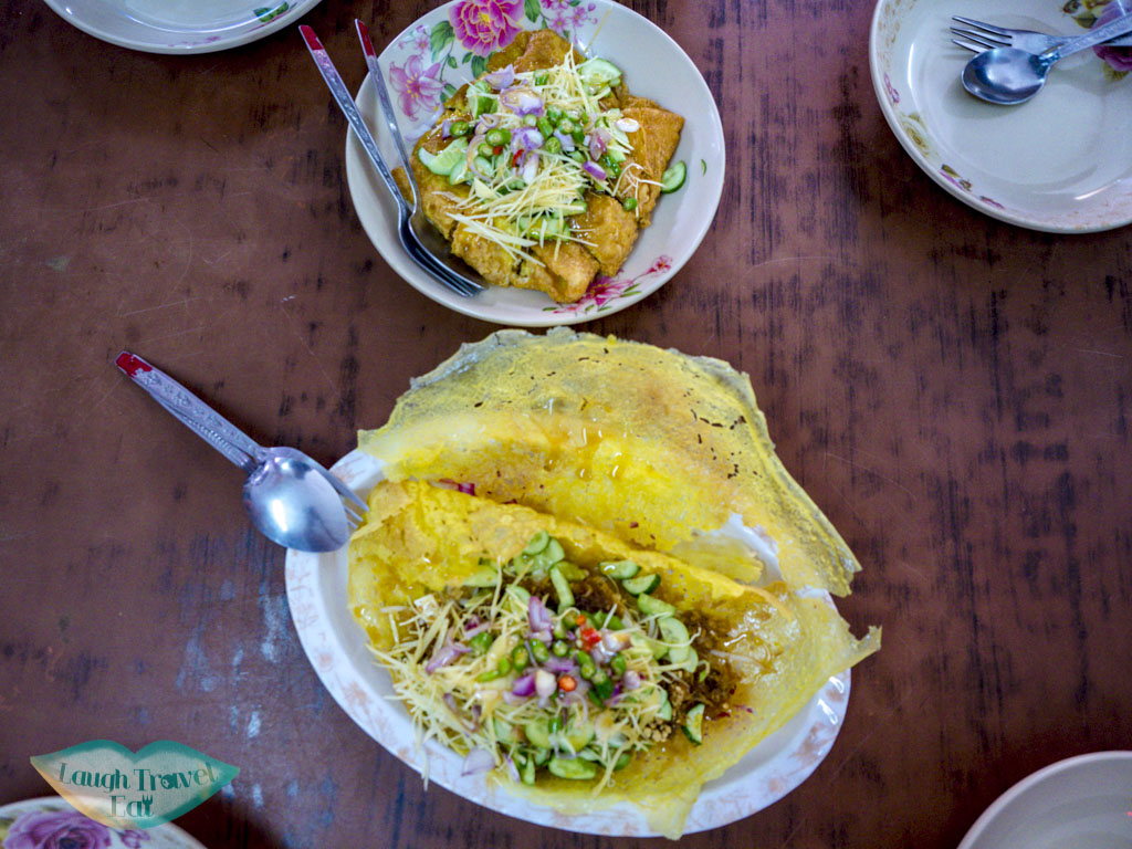 Kanom Bueang Yuan Nang Loeng Market bangkok thailand - laugh travel eat-3
