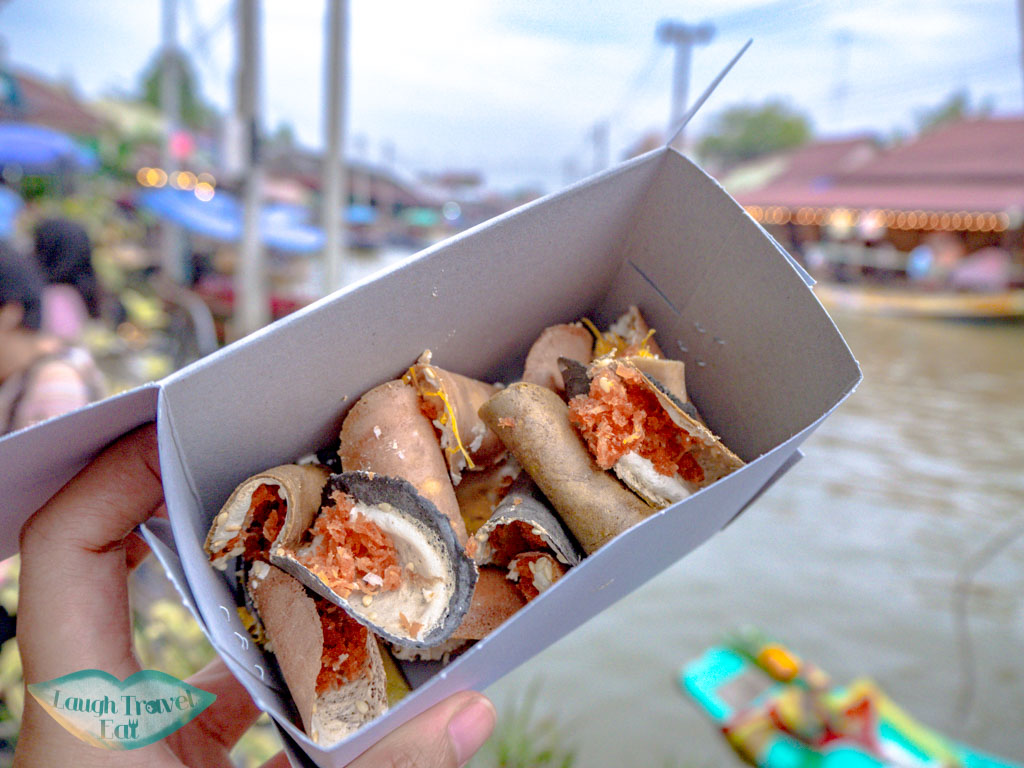 Kanomboung-amphawa-floating-market-bangkok-thailand-laugh-travel-eat