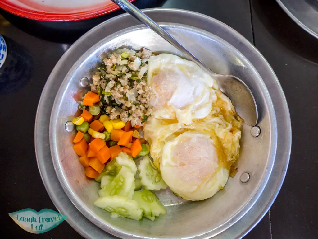 Lert-Rot-Fried-Egg-sakon-nakhon-thailand-laugh-travel-eat