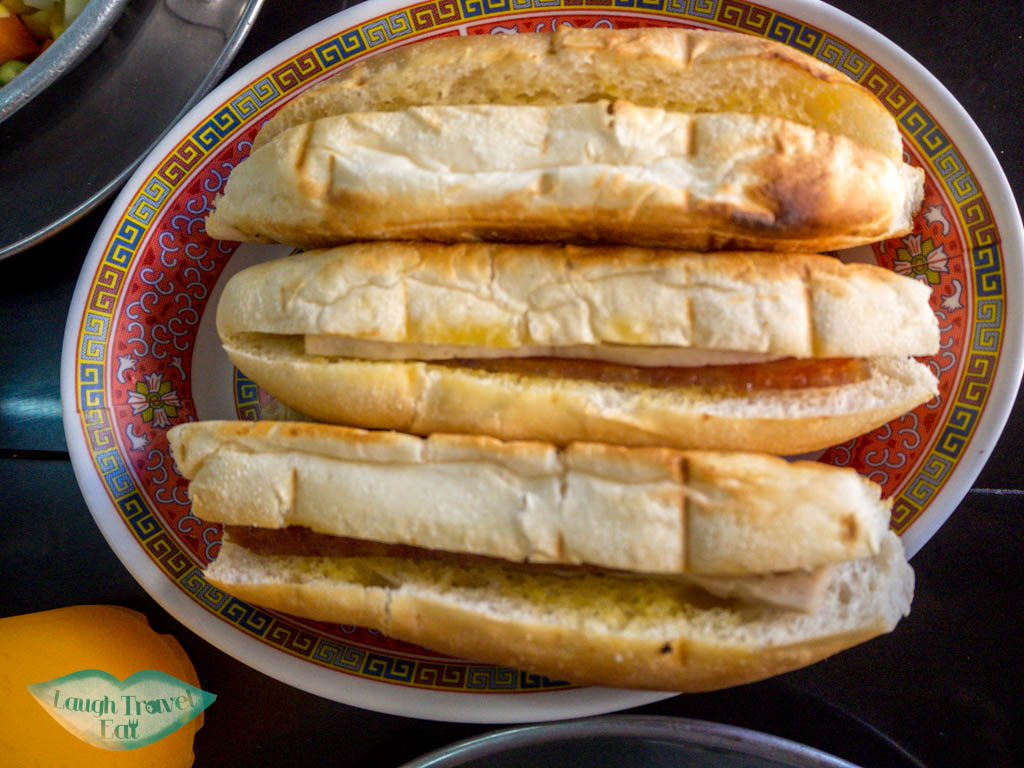 banh-mi-Lert-Rot-Fried-Egg-sakon-nakhon-thailand-laugh-travel-eat