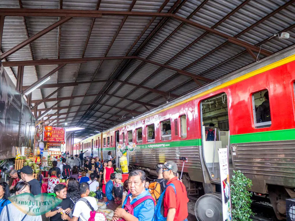 chaos-getting-off-train-at-mekong-railway-market-bangkok-thailand-laugh-travel-eat