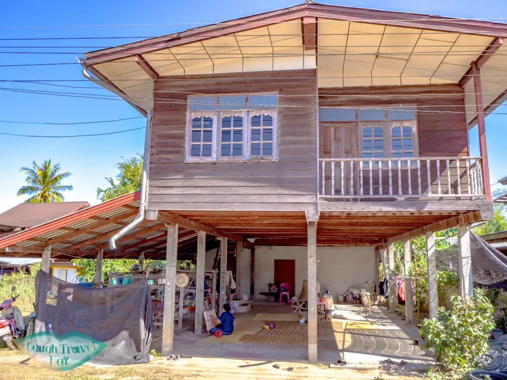 indigo-dye-Ban-Nong-San-sakon-nakhon-thailand-laugh-travel-eat