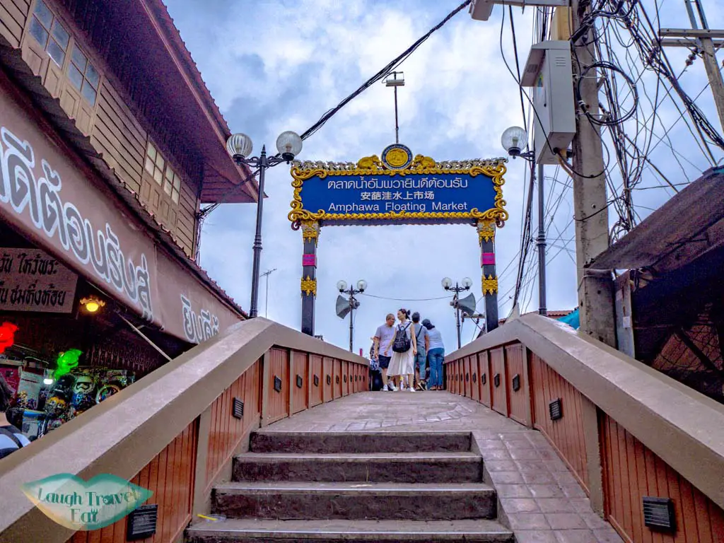 main-bridge-amphawa-floating-market-bangkok-thailand-laugh-travel-eat