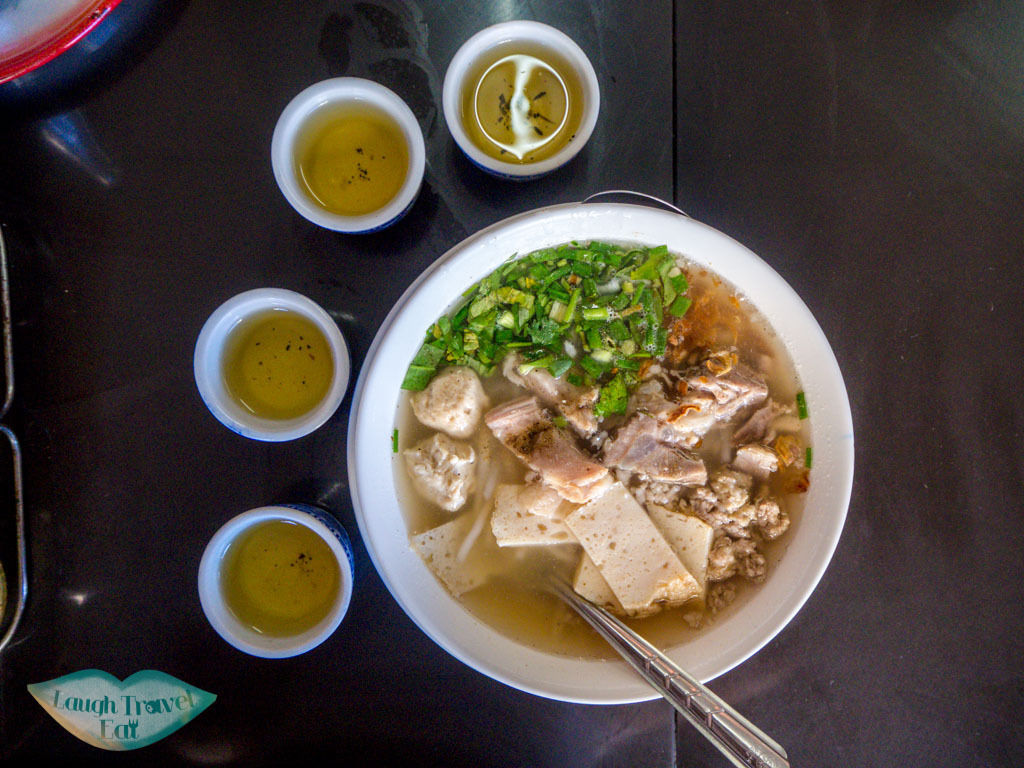 noodles-at-Lert-Rot-Fried-Egg-sakon-nakhon-thailand-laugh-travel-eat