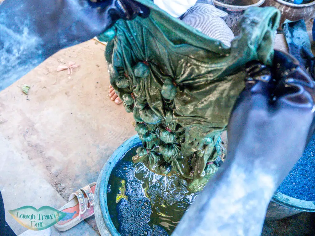 tshirt-indigo-dye-Ban-Nong-San-sakon-nakhon-thailand-laugh-travel-eat