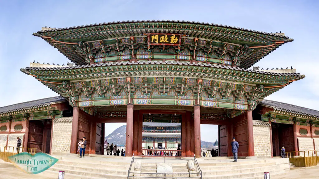 2nd-gate-Gyeongbokgung-seoul-south-korea-laugh-travel-eat