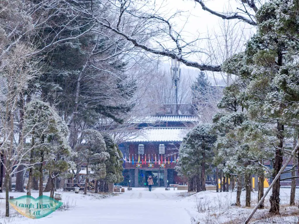 Hotel-Jeonggwanru-nami-island-gangwon-south-korea-laugh-travel-eat