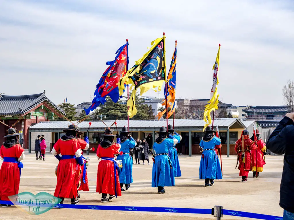 changing-of-guards-Gyeongbokgung-seoul-south-korea-laugh-travel-eat-2
