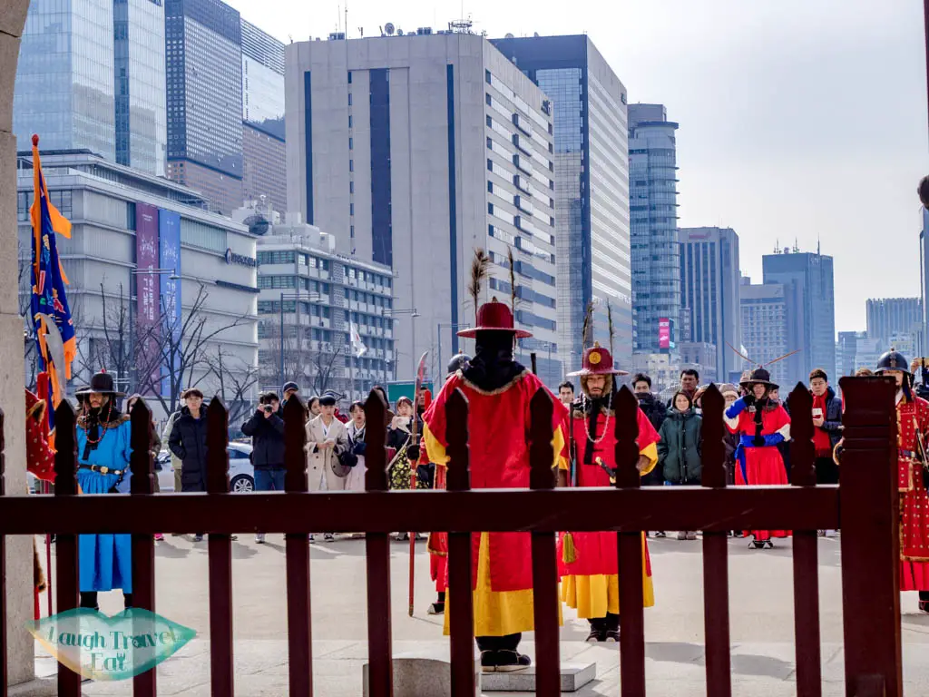 changing-of-guards-Gyeongbokgung-seoul-south-korea-laugh-travel-eat