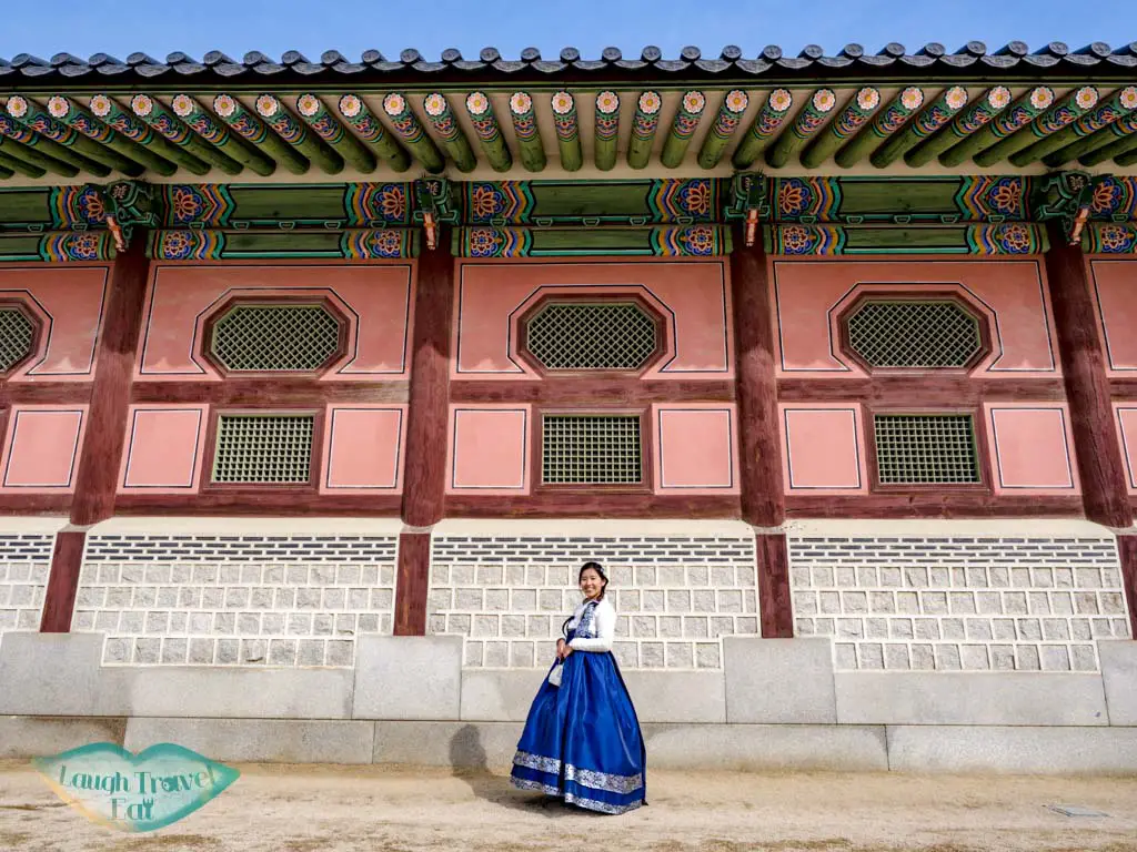 outer-gallery-Gyeongbokgung-seoul-south-korea-laugh-travel-eat