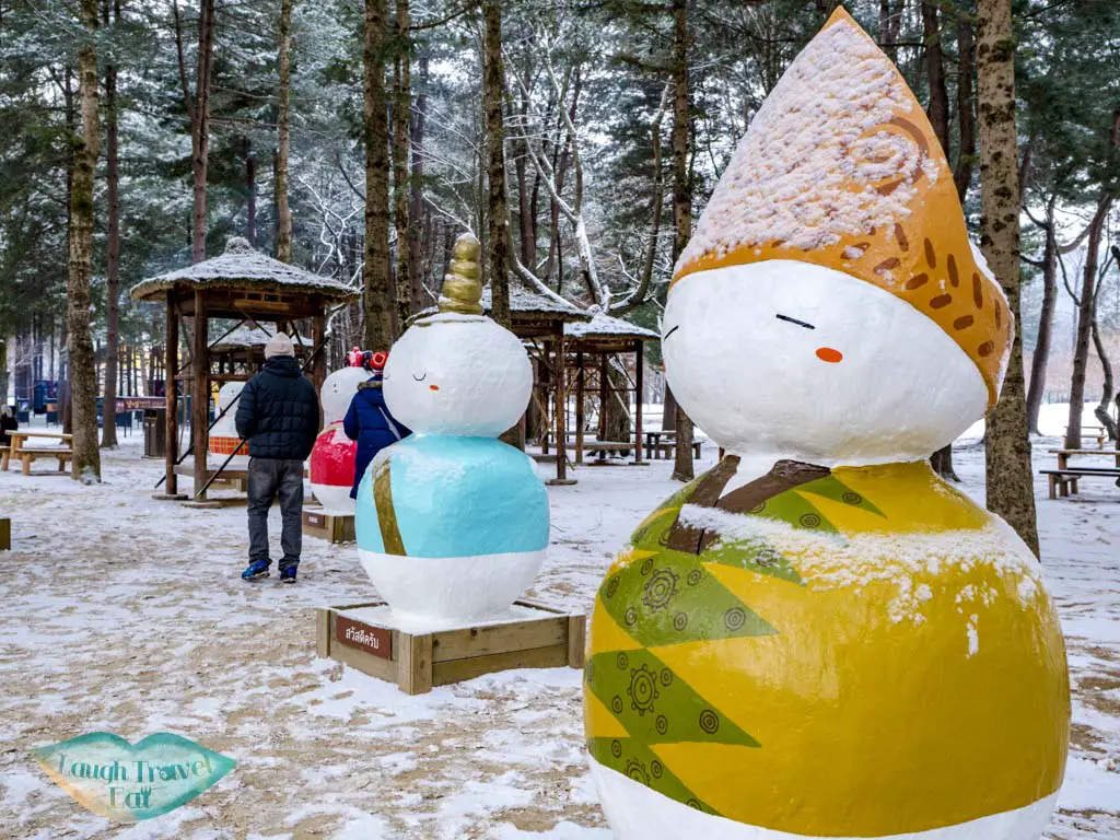 snowman-statues-nami-island-gangwon-south-korea-laugh-travel-eat