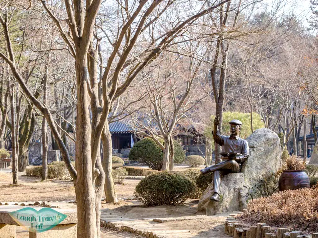 statue-of-founder-nami-island-gangwon-south-korea-laugh-travel-eat