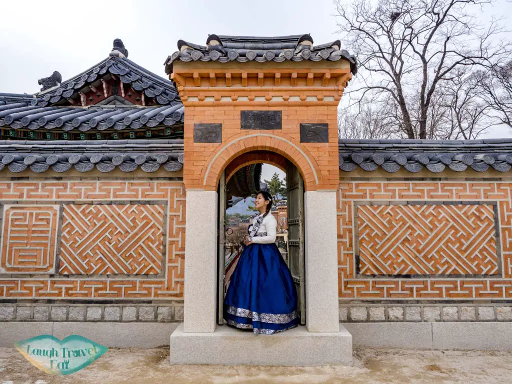 tiled-walls-of-inner-court-Gyeongbokgung-seoul-south-korea-laugh-travel-eat