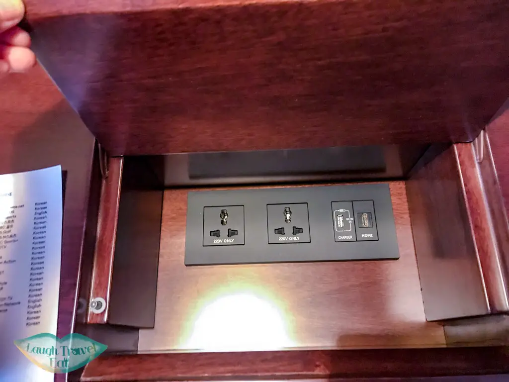 hidden-charging-dock-lescape-hotel-seoul-myeongdong-south-korea-laugh-travel-eat