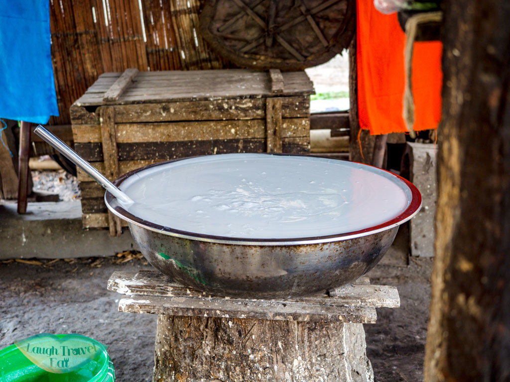 making-khao-soi-muang-sing-luang-namtha-laos-laugh-travel-eat