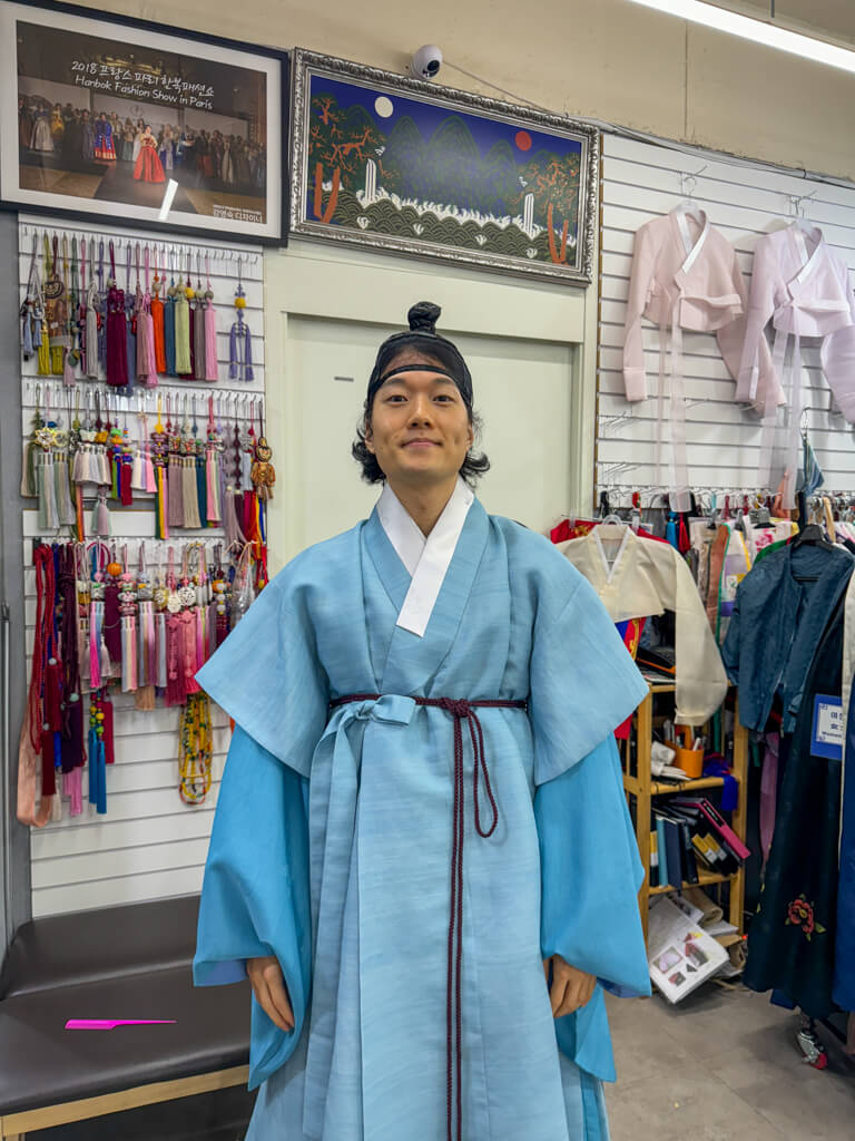 men's Yeinbang hanok rental Seoul South Korea _ Laugh Travel Eat