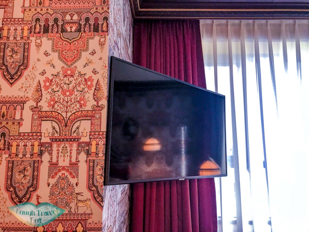 mounted-TV-lescape-hotel-seoul-myeongdong-south-korea-laugh-travel-eat