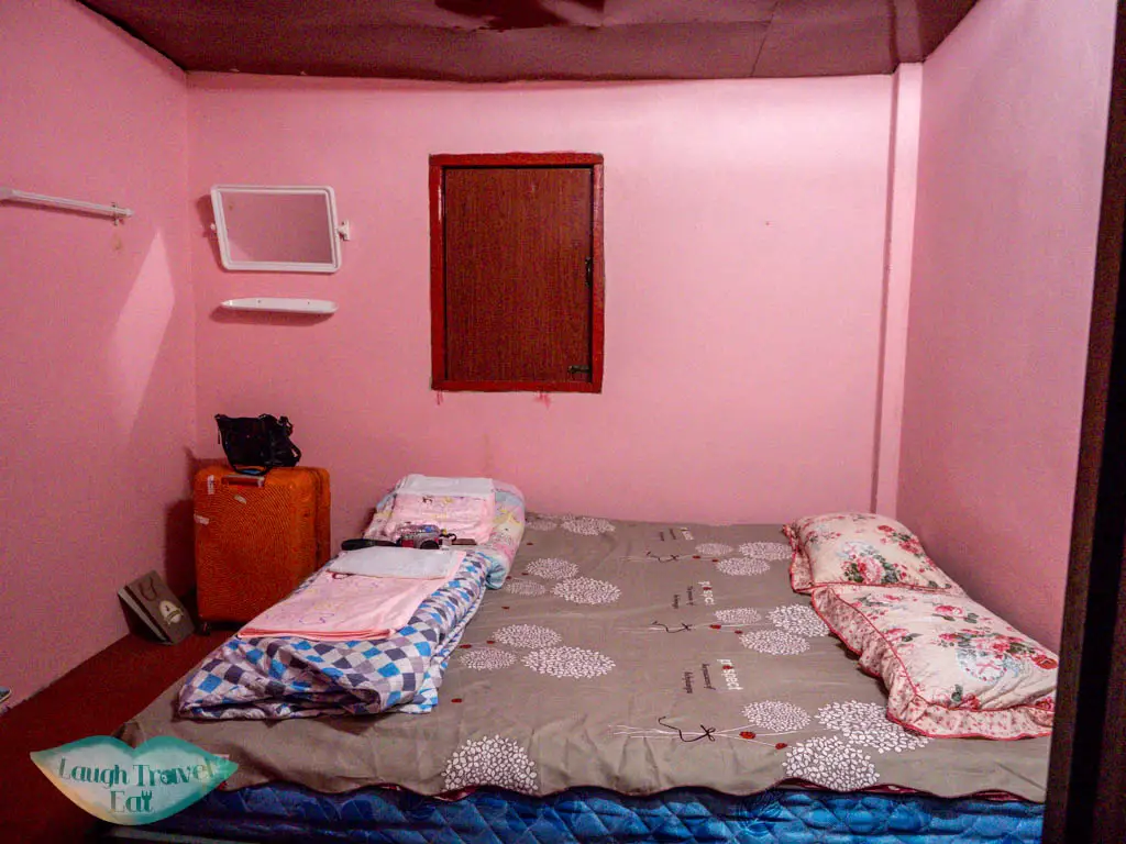 room-vieng-neua-homestay-luang-namtha-laos-laugh-travel-eat
