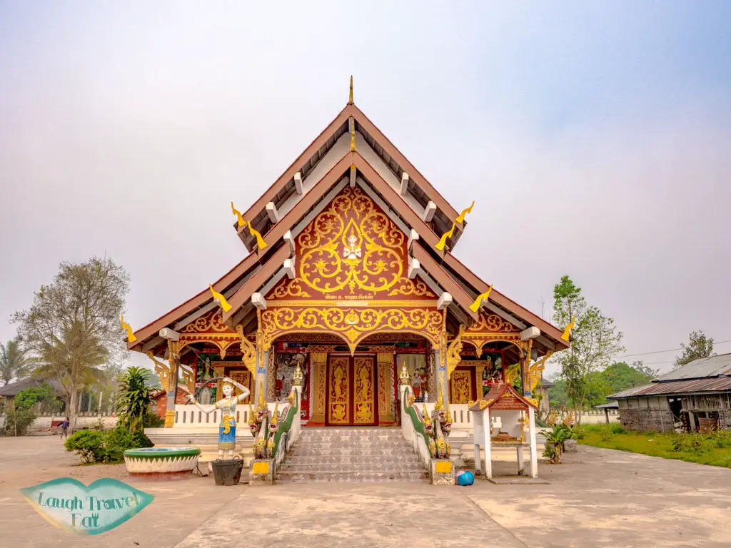 temple-near-vieng-neua-homestay-luang-namtha-laos-laugh-travel-eat