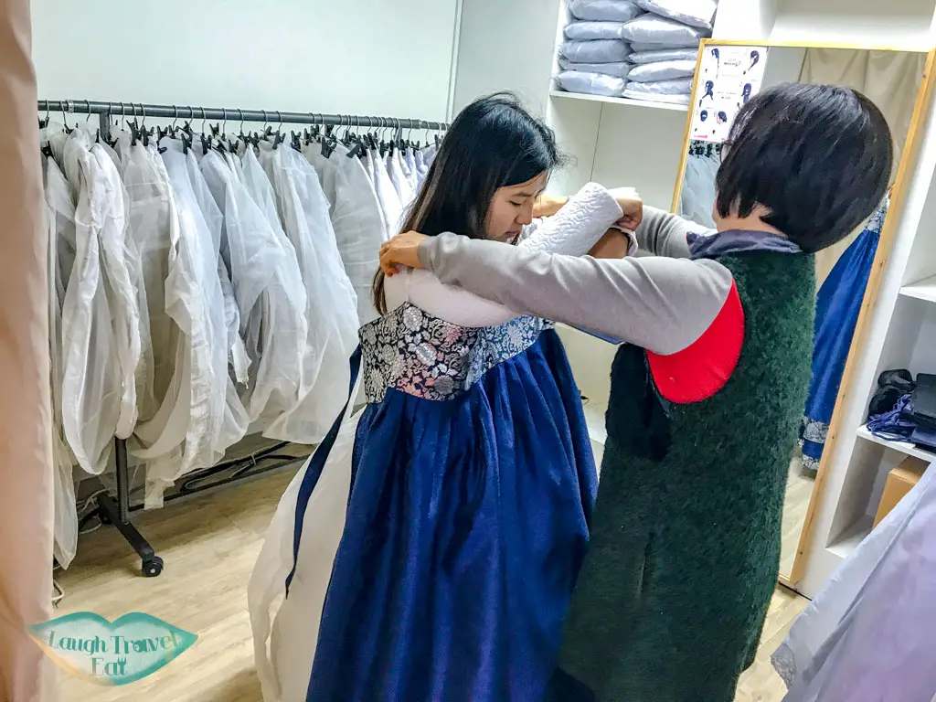 wearing-hanbok-3355-seoul-south-korea-laugh-travel-eat