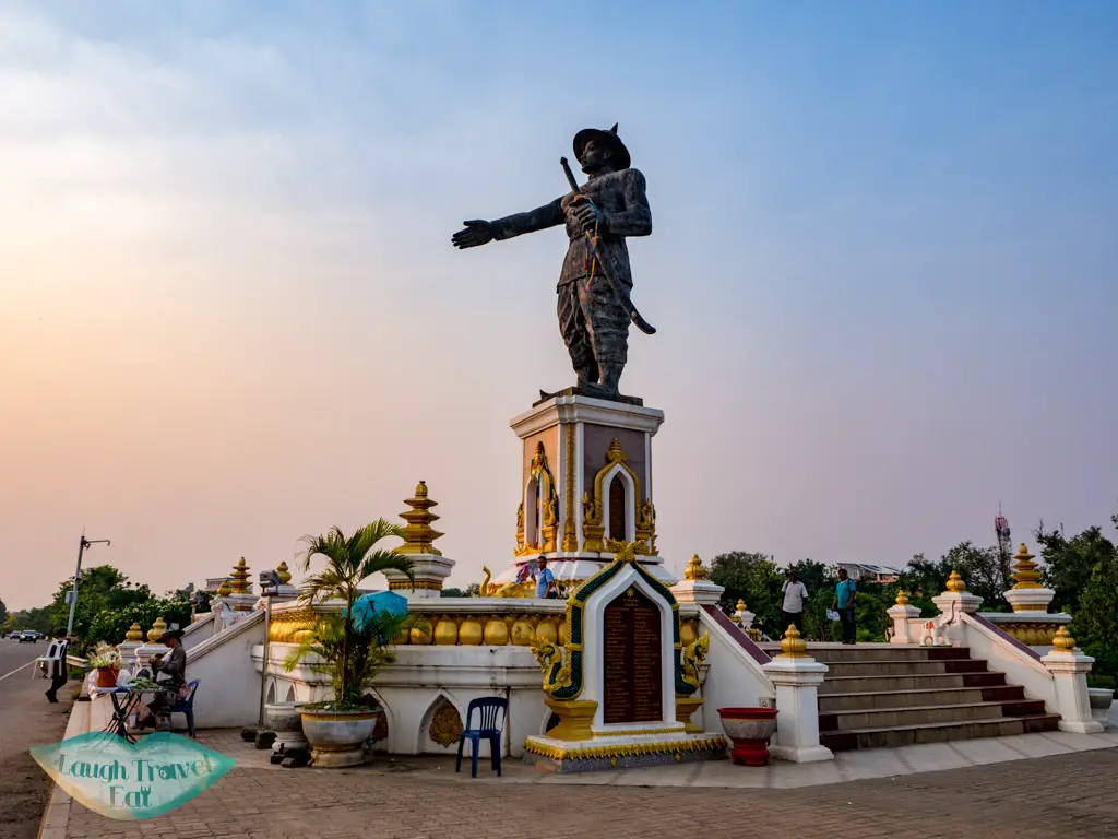 Chao-Anouvong-Statue-vientiane-laos-laugh-travel-eat