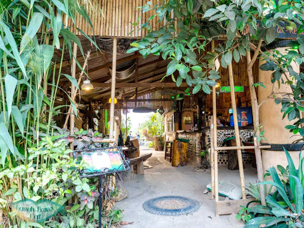Earth-Bar-vang-vieng-laos-laugh-travel-eat