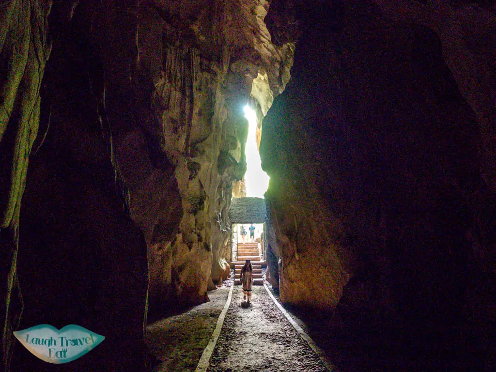 Kaorao-Cave-Vieng-Phou-Kha-laos-laugh-travel-eat