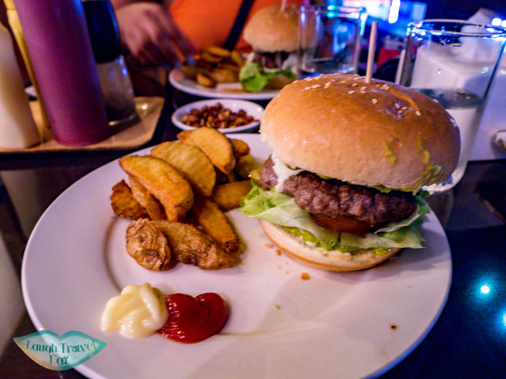 burger-tysons-kitchen-vientiane-laos-laugh-travel-eat