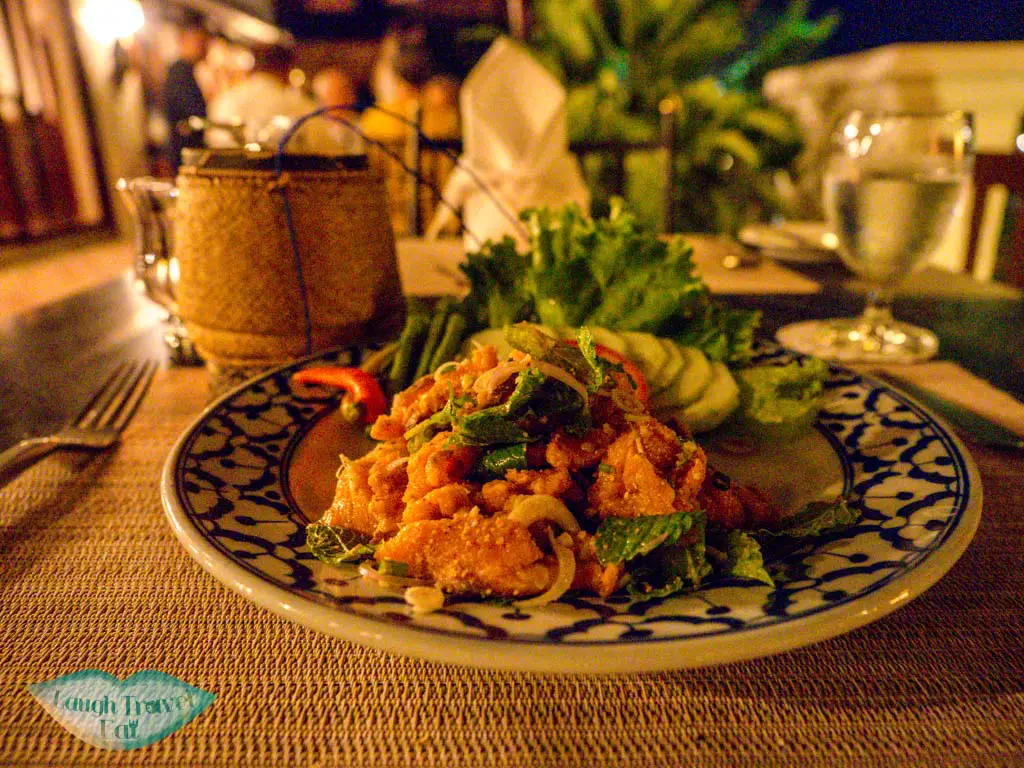 food-riverside-vang-vieng-laos-laugh-travel-eat-3252637