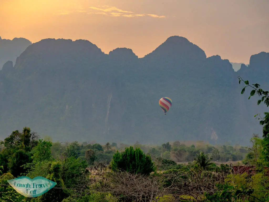 hot-air-balloon-vang-vieng-laos-laugh-travel-eat