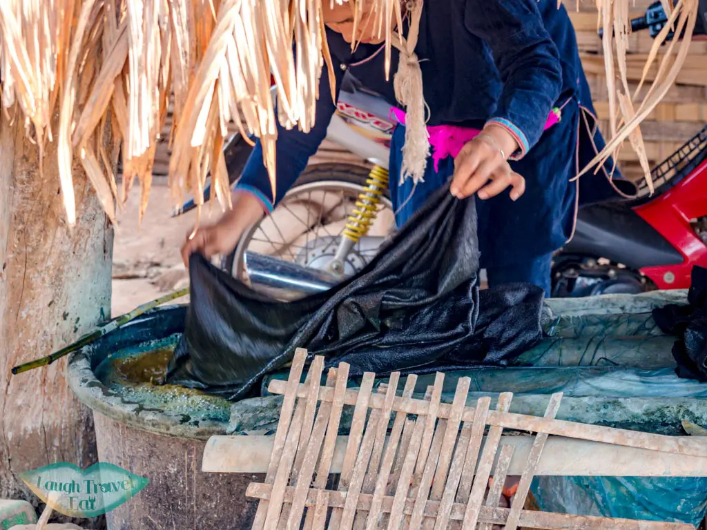 indigo-dyeing-Ban-Nam-Chang-houay-xay-laos-laugh-travel-eat