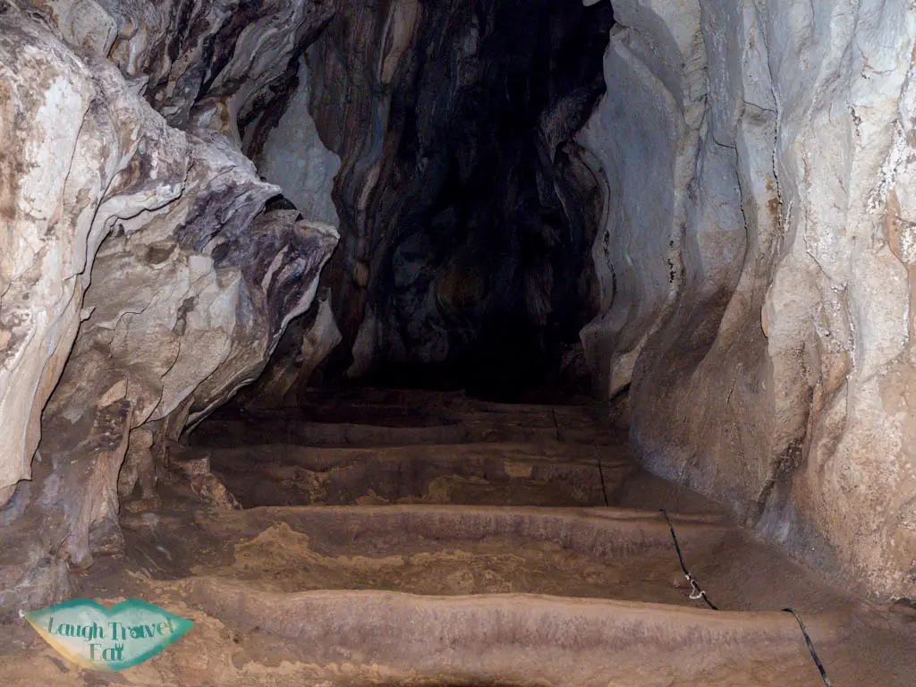 inside-Kaorao-Cave-Vieng-Phou-Kha-laos-laugh-travel-eat