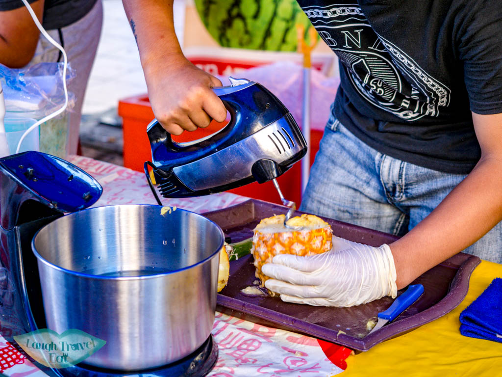 pineapple-smoothie-gaya-street-sunday-market-kota-kinabalu-sabah-malaysia-laugh-travel-eat