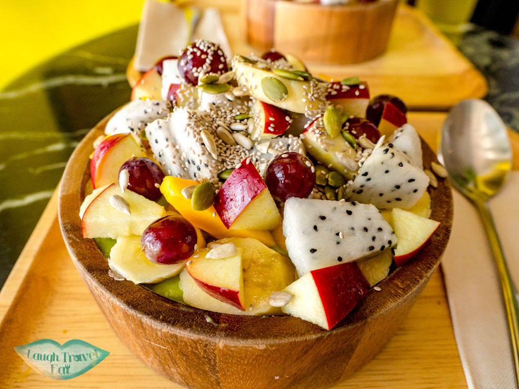 smoothie-bowl-cococo-vientiane-laos-laugh-travel-eat