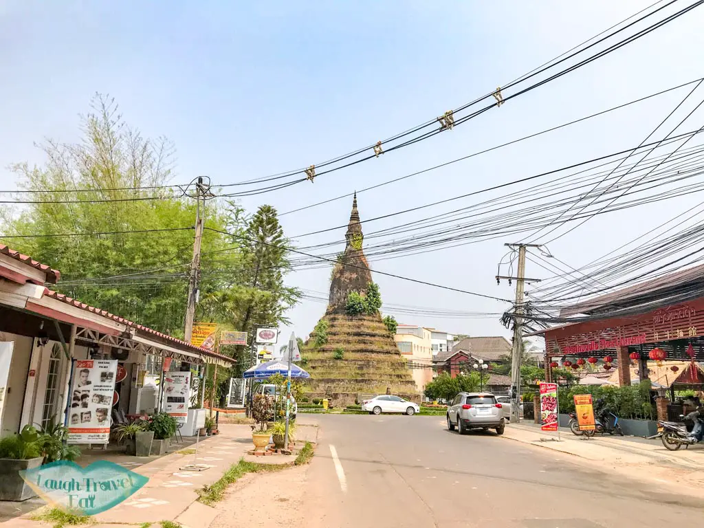 that-dam-vientiane-laos-laugh-travel-eat