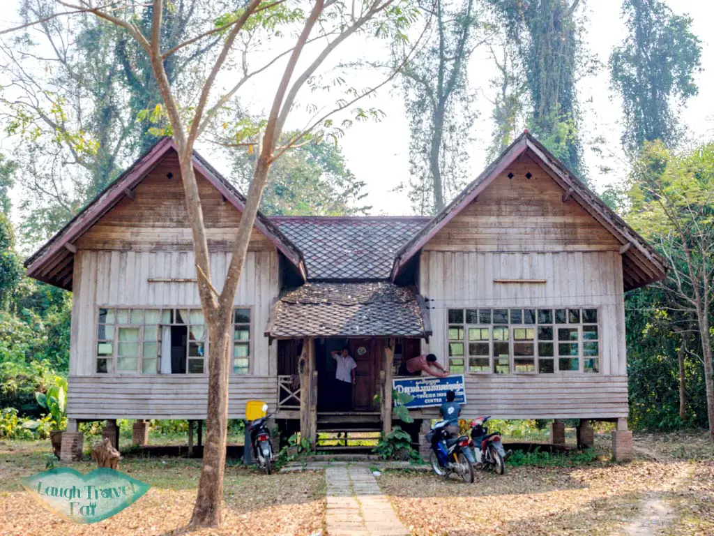 tourism-office-Vieng-Phou-Kha-laos-laugh-travel-eat