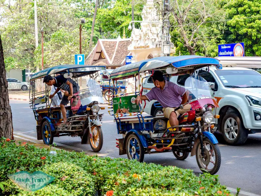 two-tuk-tuk-vientiane-laos-laugh-travel-eat