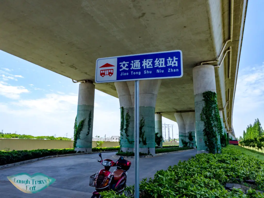 from zhujiajiao metro to bus 1050 shanghai china