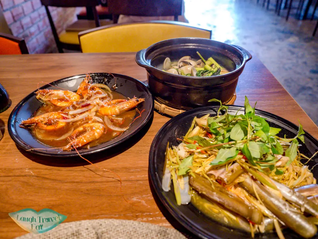non la seafood restaurant danang vietnam - laugh travel eat-2