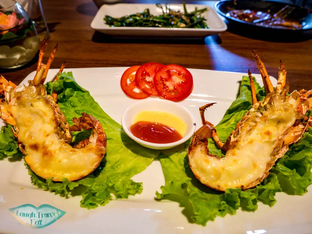 non la seafood restaurant danang vietnam - laugh travel eat-3
