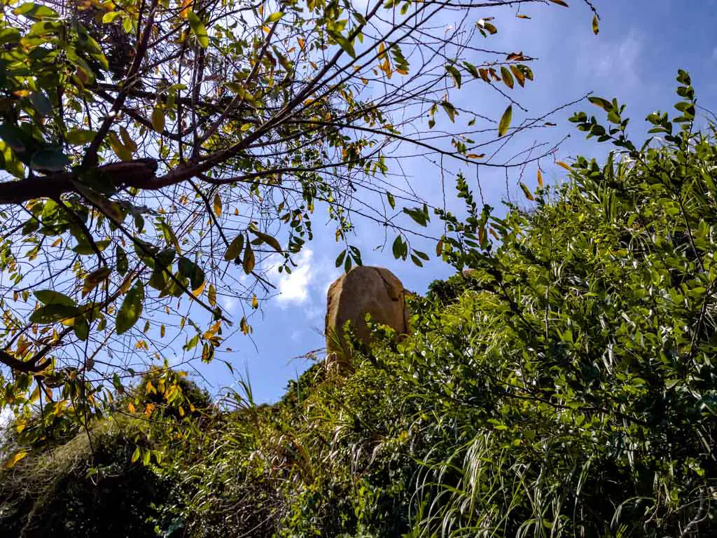 elephant rock mini great wall cheung chau hong kong - laugh travel eat