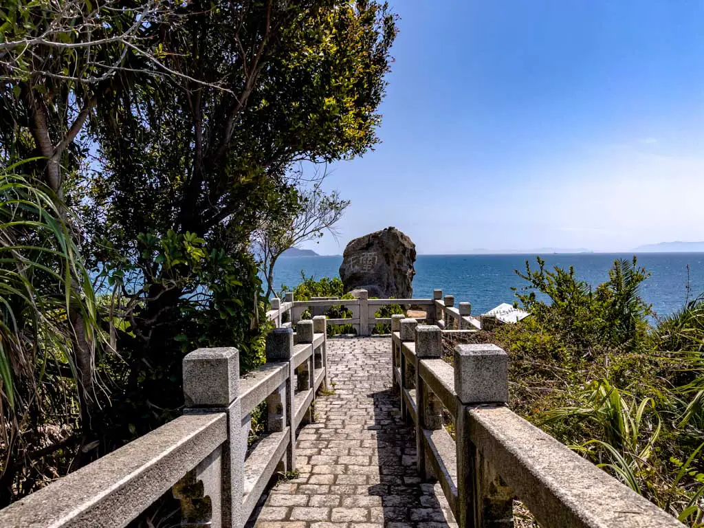 jade seal rock mini great wall cheung chau hong kong - laugh travel eat