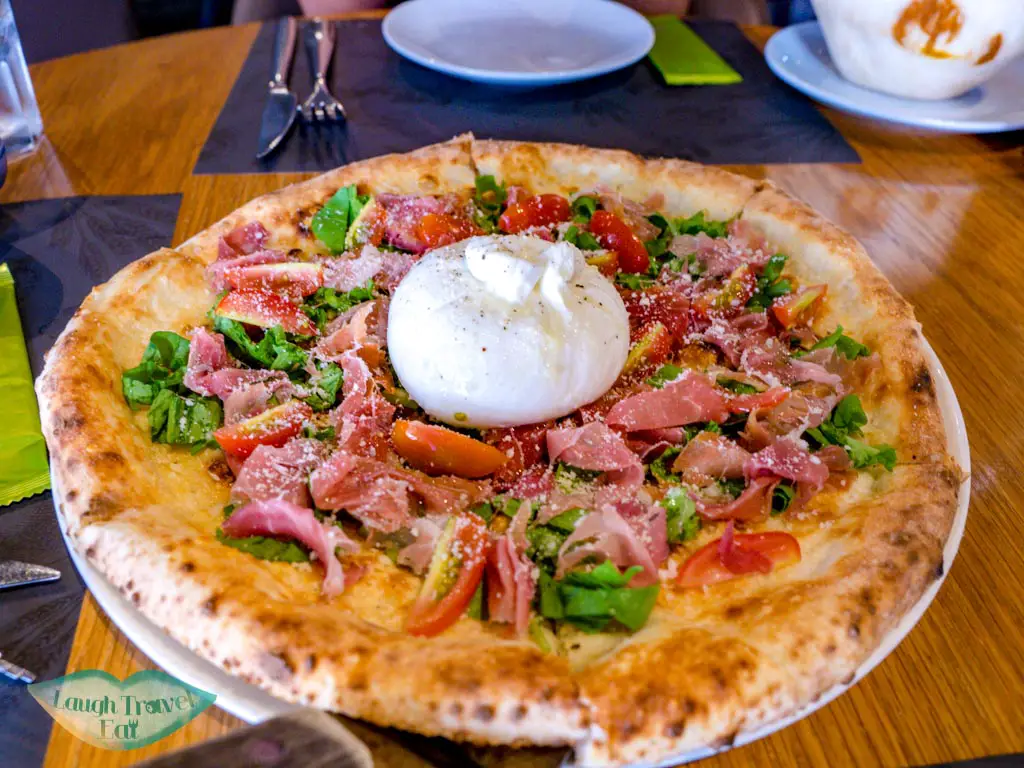 pizza at pizza 4P danang vietnam - laugh travel eat