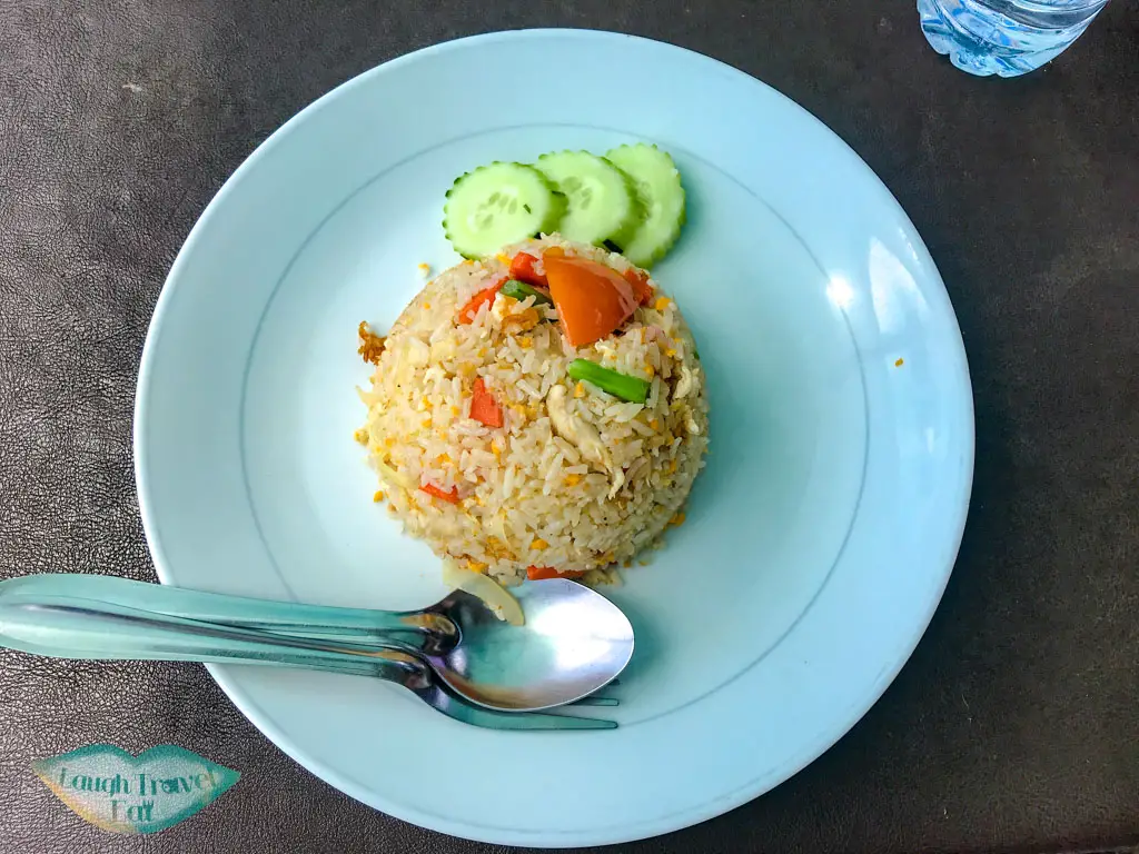 cheap fried rice koh phangan thailand - laugh travel eat